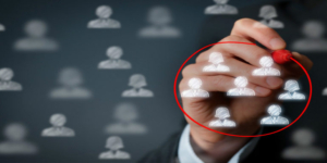 ¿Es mejor intentar vender un producto en un nicho con poca demanda y competencia o al contrario?